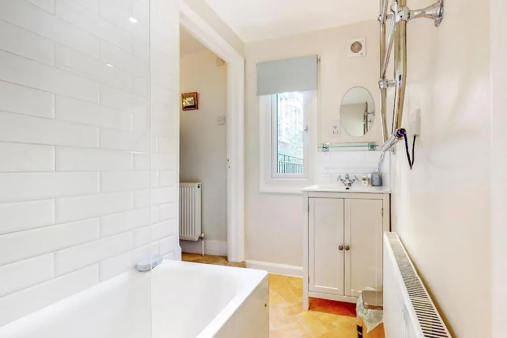 Beautiful Two Bedroom Apartment In Honor Oak لندن