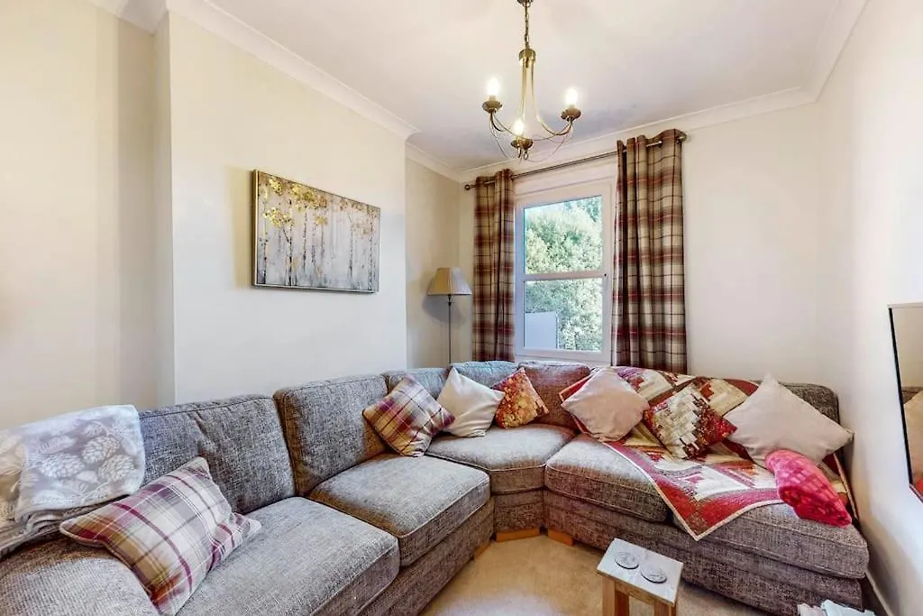 Beautiful Two Bedroom Apartment In Honor Oak لندن