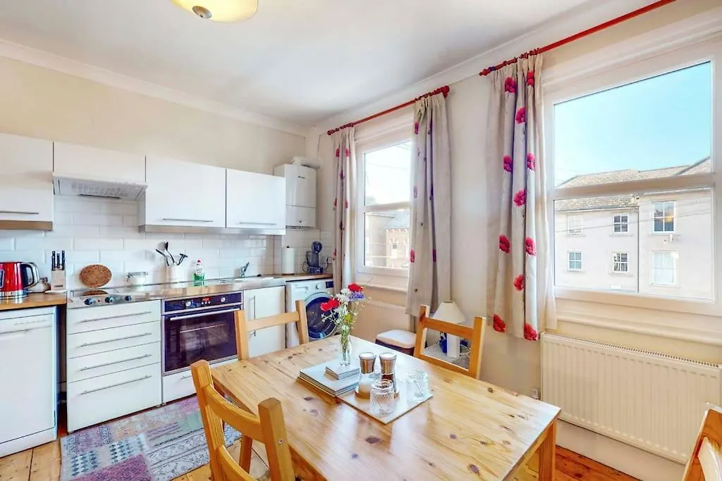 Beautiful Two Bedroom Apartment In Honor Oak لندن 0*,