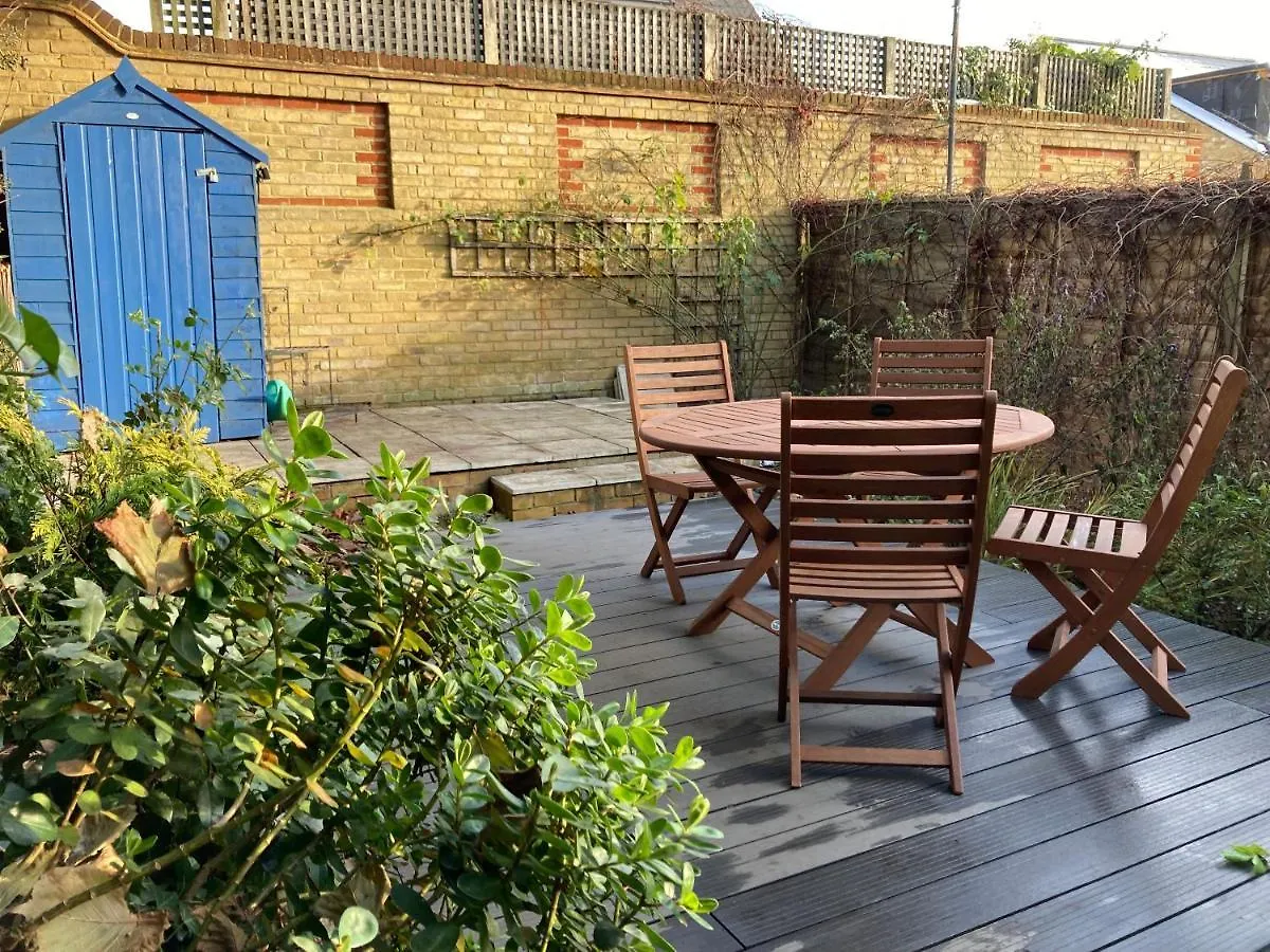 Beautiful Two Bedroom Apartment In Honor Oak لندن